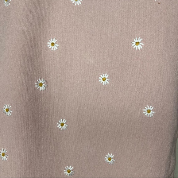 2/$30 Old Navy Pink Chinos Pixie High Rise Daisy Embroidered Slim Fit Cropped - Picture 3 of 12